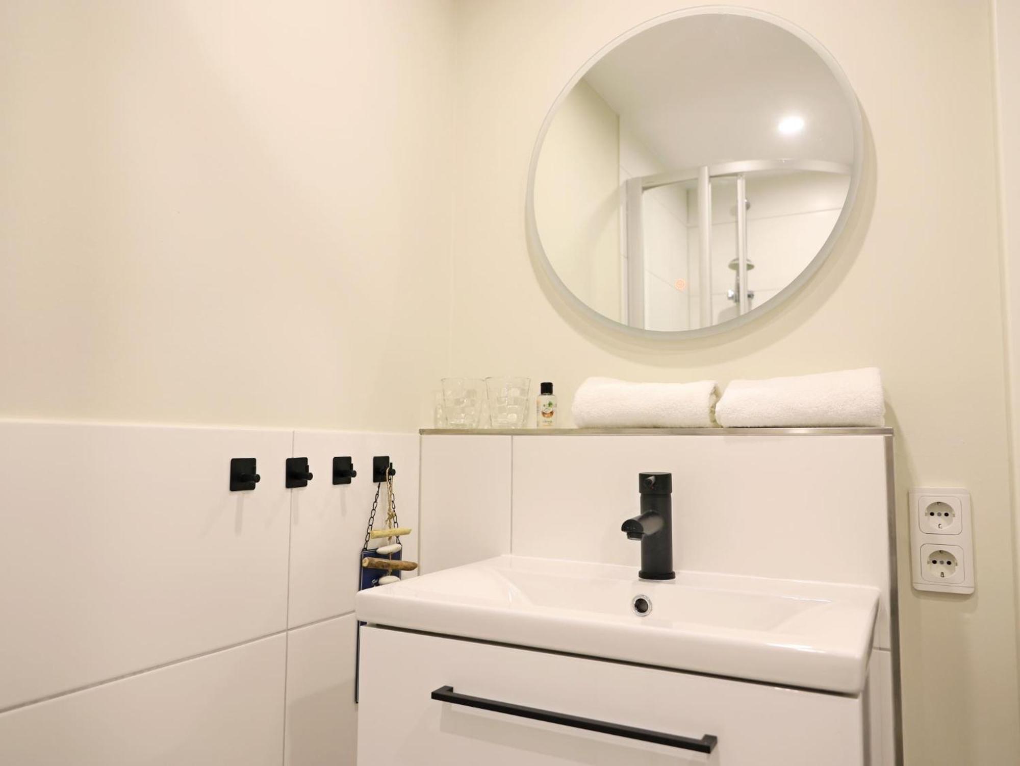 Morderne 3-Zimmerwohnung In Einer Hausscheibe Unter Reet เวสเทอร์แลนด์ ภายนอก รูปภาพ